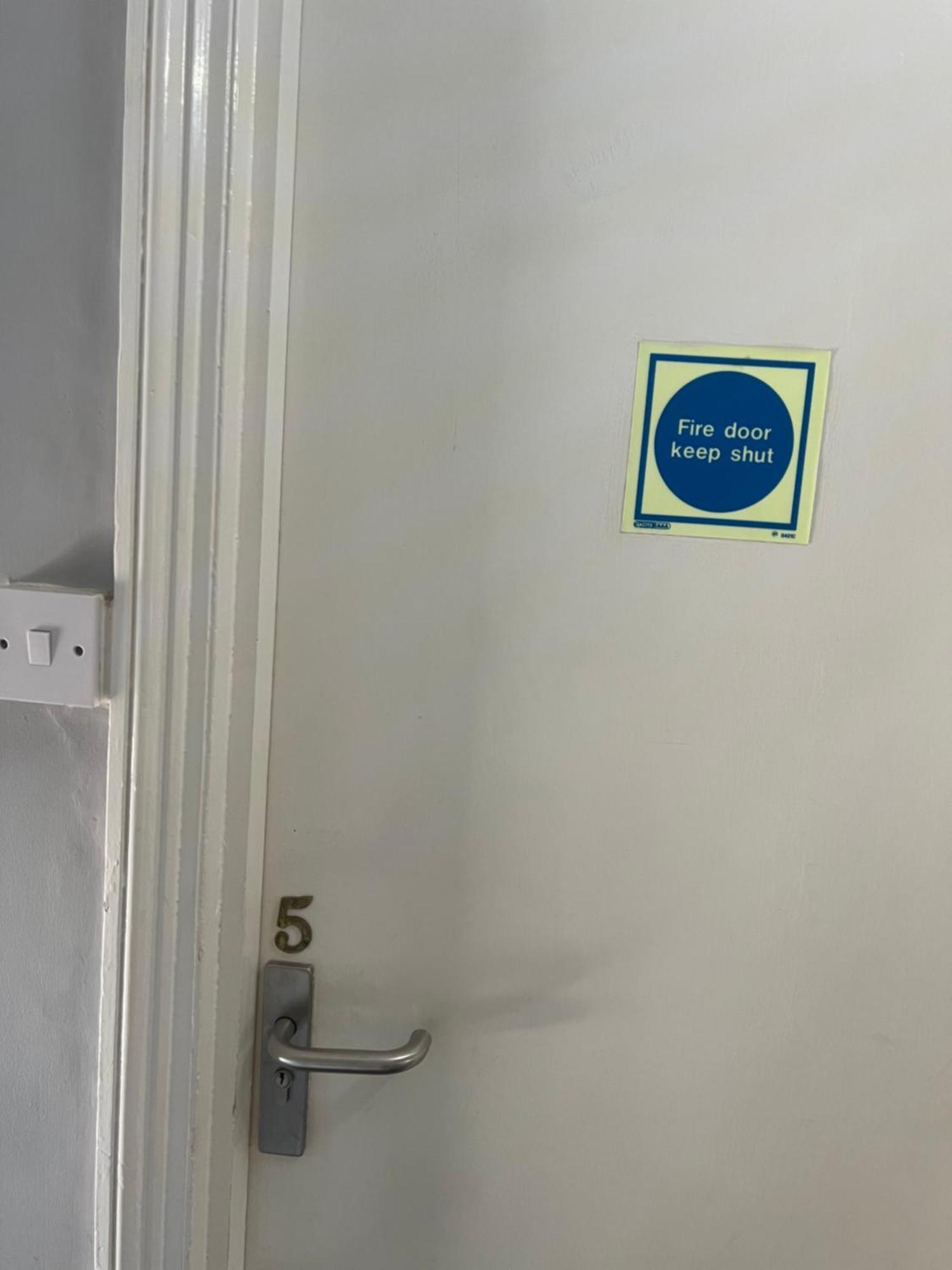 The Townhouse B And B เอลส์เบอรี ภายนอก รูปภาพ